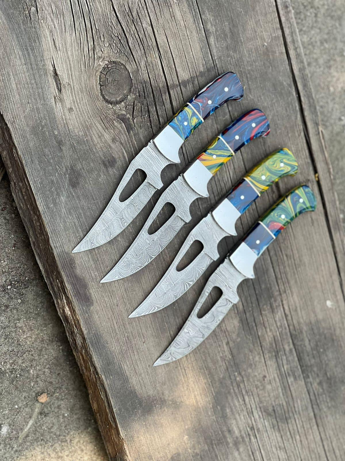 Custom Handmade Hunting Knife with 4" Damascus Steel Blade and rasin Handle